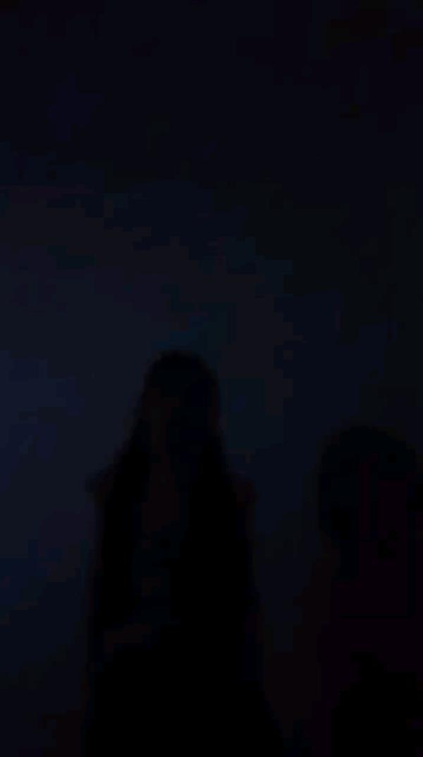 танец в темноте