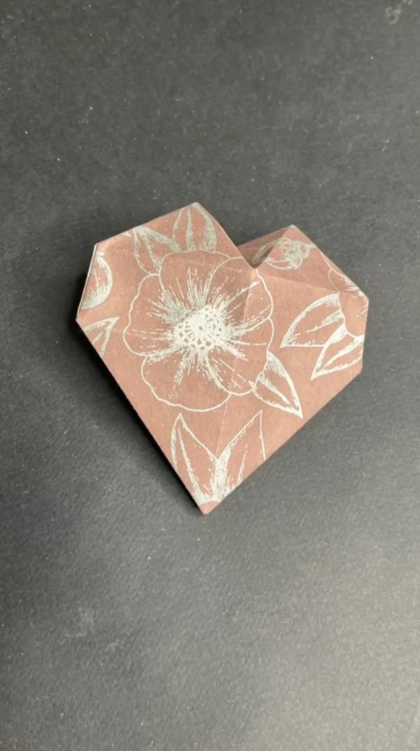 Коробочка в виде сердца оригами #исскуство