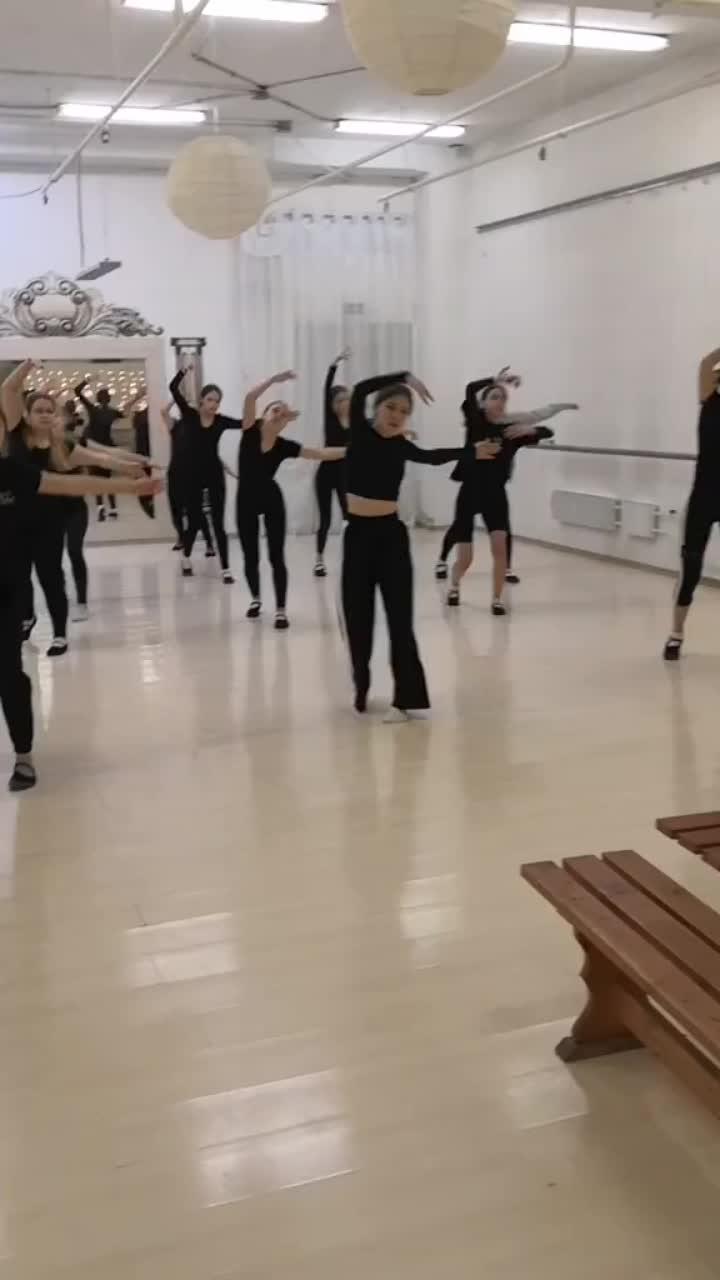 лайки: 849.видео в от пользователя алёна рахмаева (@alenarahmaeva): «танцы в тольятти. старшая группа. набор в группы #танцы #хореография #современныетанцы #вог #хипхоп».оригинальный звук - алёна рахмаева.