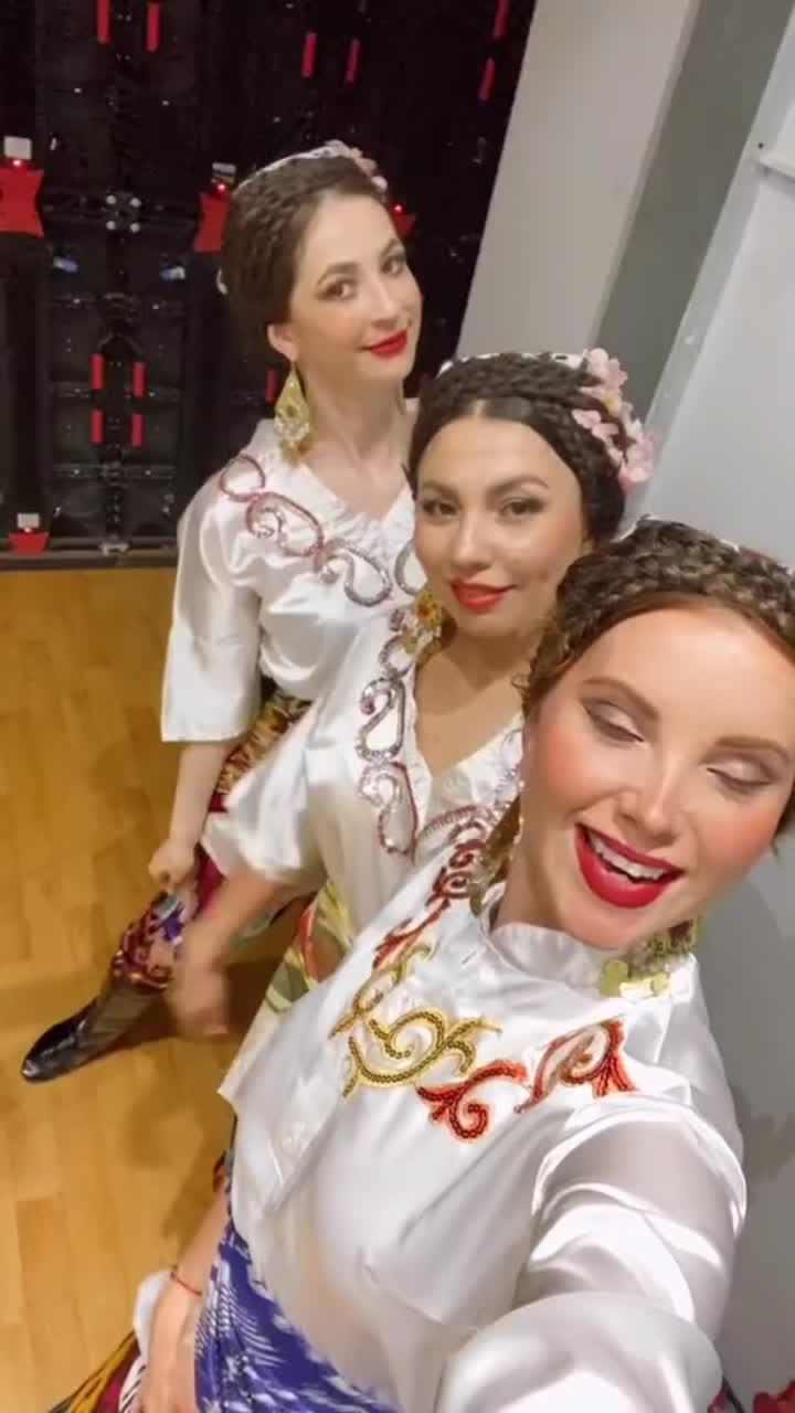 лайки: 424.комментарии: 20.видео в от пользователя viki-uzbek dance in moscow (@viki_candy): «андижанская полька в москве ансамбль бахор #узбекскийтанец #андижанскаяполька #uzbekdanceinmoscow #uzbekdance #узбекскийтанецвмоскве».andijon polka rubop - shoxrux jamol.