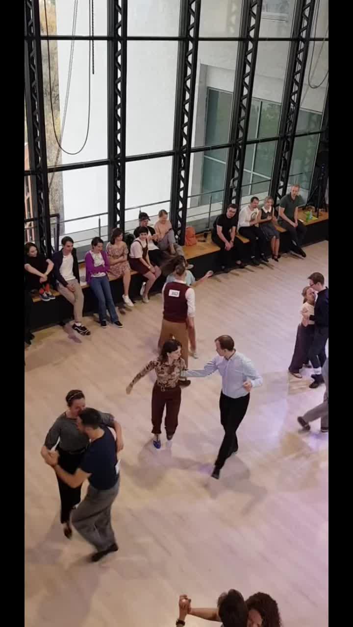 видео от пользователя наташа снисаренко (@natashasni): «#бальбоа #balboa #socialdance #dance #swing #swingdancers #russia #moscow».оригинальный - наташа снисаренко.