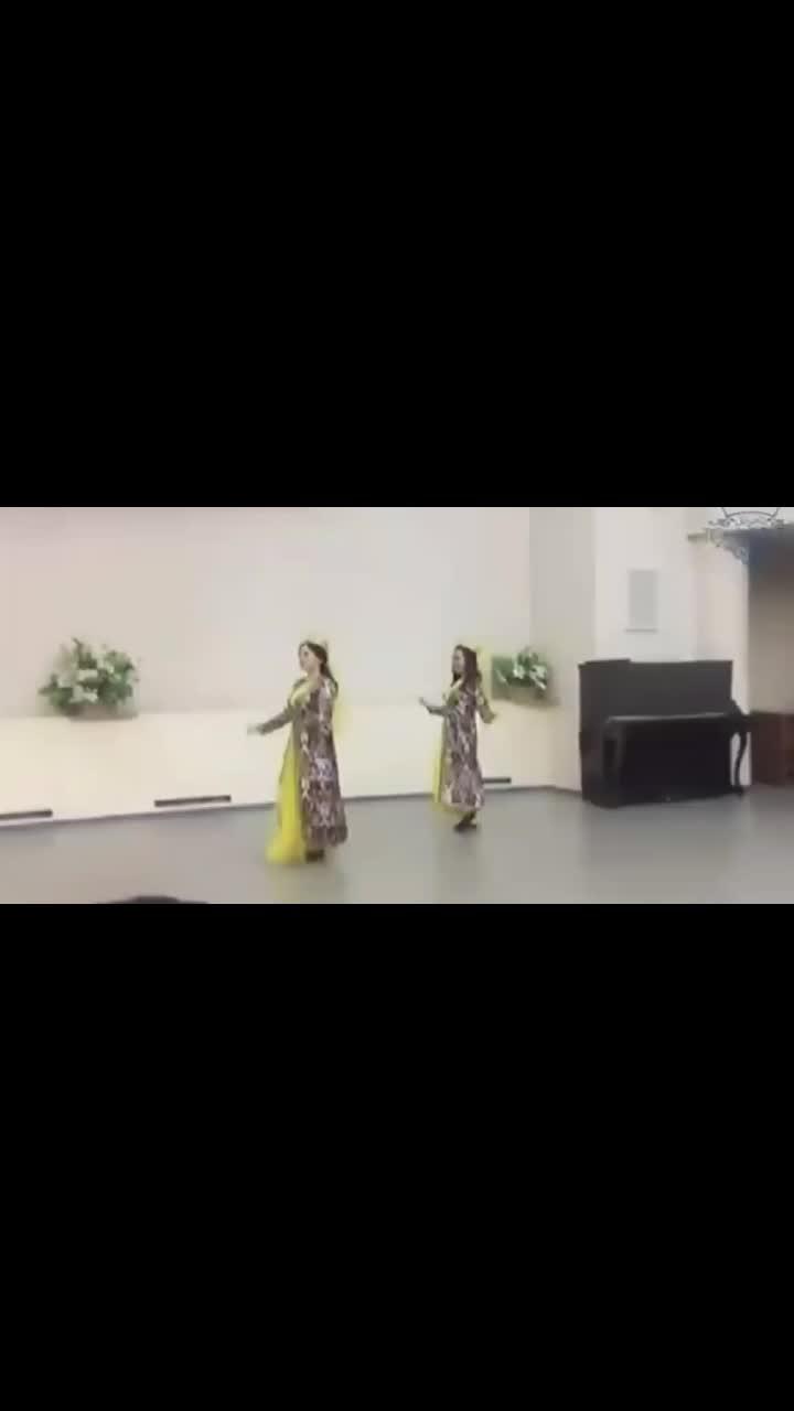 лайки: 193.видео в от пользователя кариша🍀 (@_karina866): «национальный таджикский танец😍🇹🇯#shaka_shaka #хочуврекомендаци #рекомендации❤️❤️ #врек #таджички #танец#наряды #таджикистан #рекомендации #рек».оригинальный звук - кариша🍀.