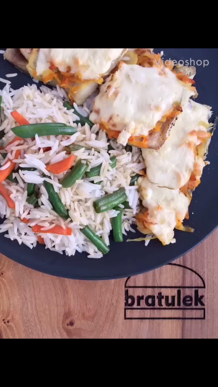 лайки: 300.видео в от пользователя кирилл прибыткин (@bratulek_kitchen): «#озвучка #врек #вреках #рыба #рыбарецепт #простойрецепт #рецепт #рыбавдуховке #рыбасовощами #рецепты #ужинза20минут #вкусно #food #fish #рис #гарнир».оригинальный звук - кирилл прибыткин.