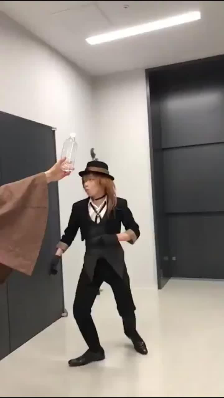 another bottle cap challenge from chuuya's stage actor ueda keisuke. enjoy!!!