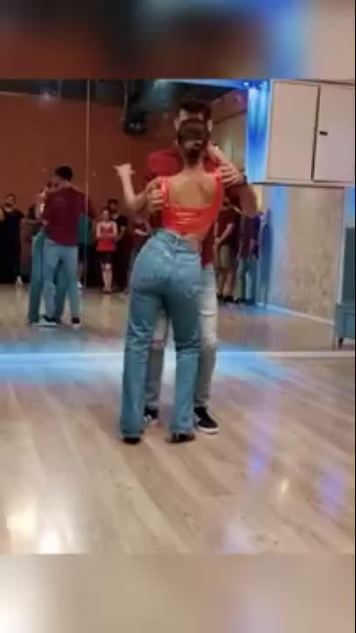 darte un beso bachata variation:) #bachata #shorts#princeroyce ✨ hey and welcome to our official page ✨ 🔔 never miss a video and subscribe now! enable ‘all’ notifications! 🔔 song: darte un beso singer: prince royce dancers by: daniel y tom edited by: tom #dance 🦸‍♂️get to know us🦸‍♀️ hey you! we are daniel and tom, bac