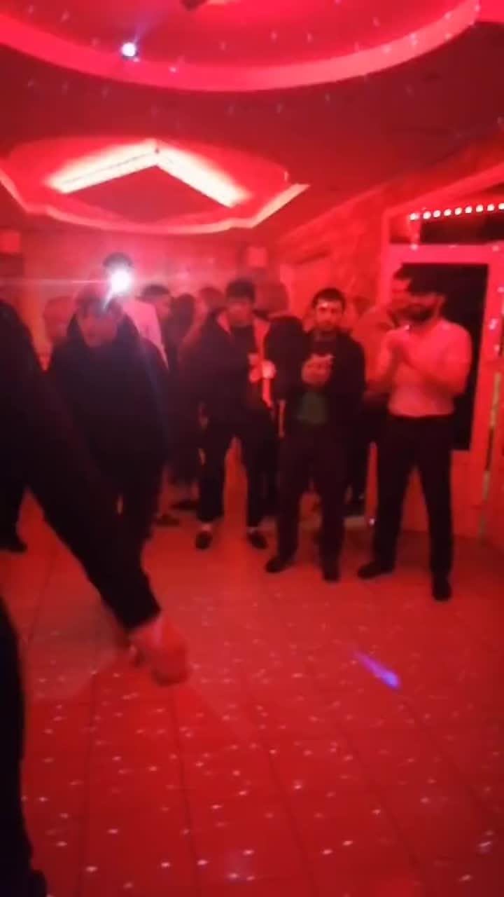 лайки: 57.видео в от пользователя маруся🤪 (@marysia19888): «очень красиво мальчишки танцуют. #аварцы #новосибирск».оригинальный звук - маруся🤪.