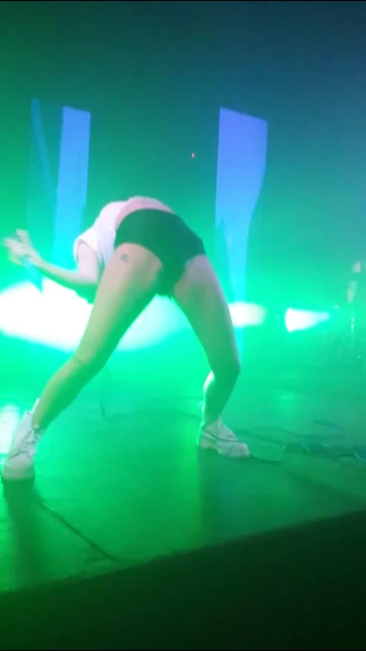 snippet of halsey performing "ghost" la on 8/28/15