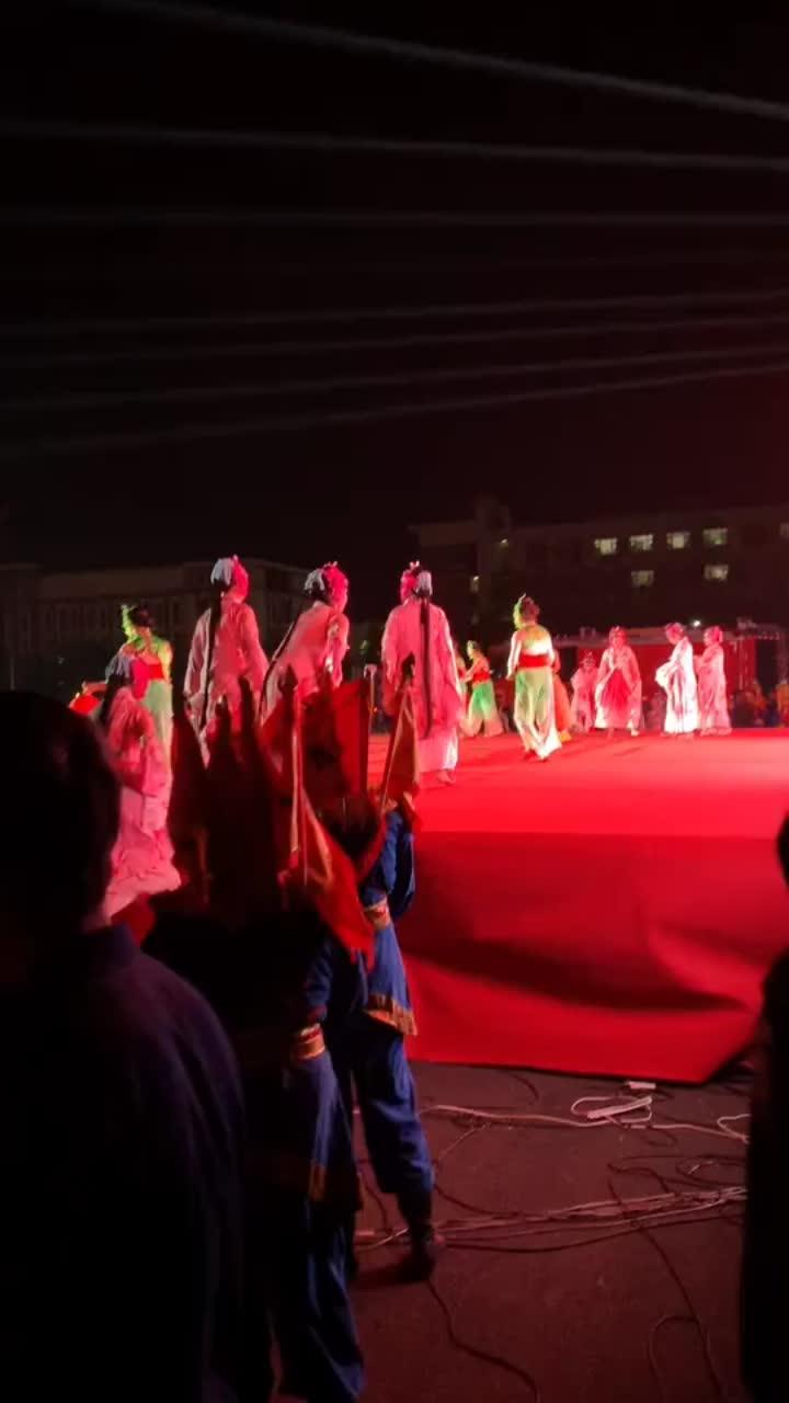 лайки: 86.видео в от пользователя alena_r5s (@alena_r5s): «пошли китайские национальные танцы🥰 как же красиво и статно! #танец #китай #концерт #танцор #девчонки #china #dance».stranger - official sound studio.