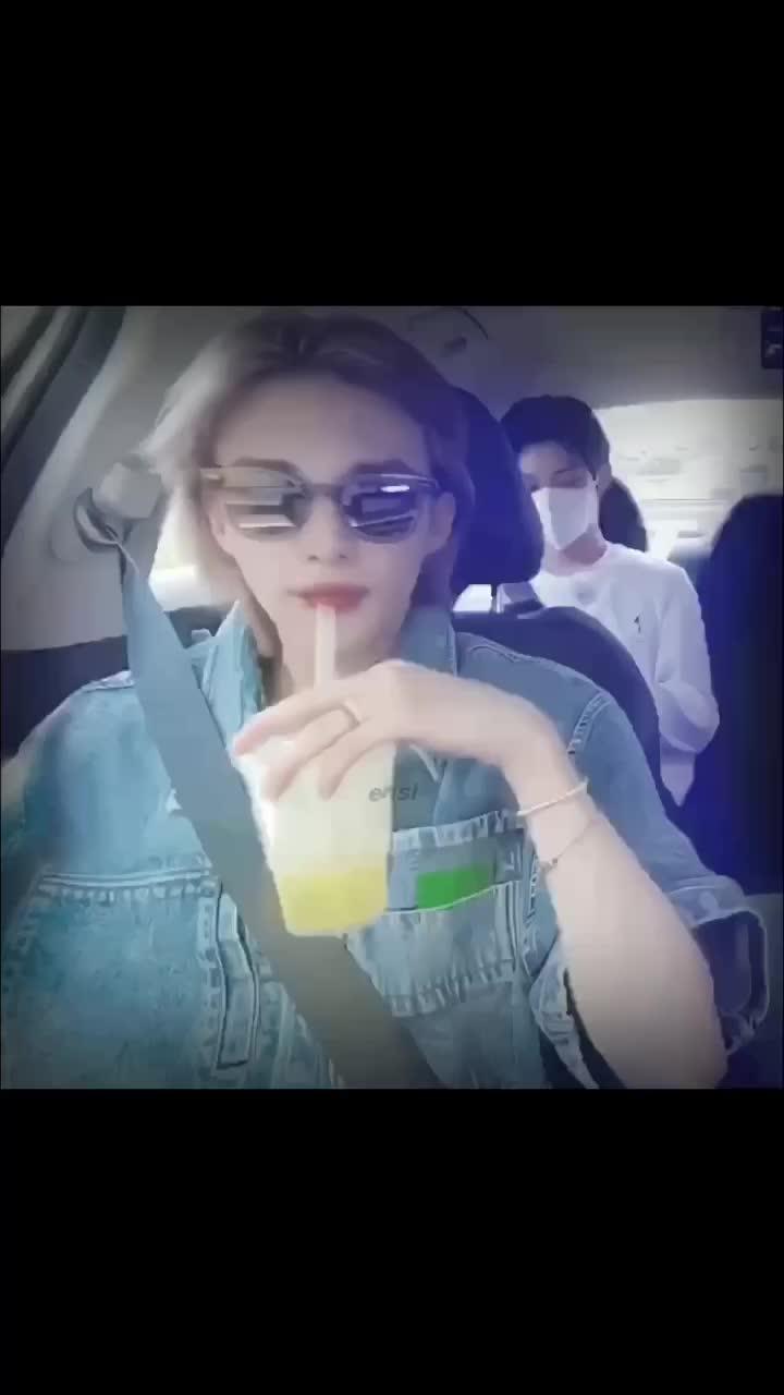 ||хенджин солнце💋🤍 сколько котов у Минхо? не знаете ответ?где салфетки.. #кпоп #рекомендации #рекипж #энси #хенджин