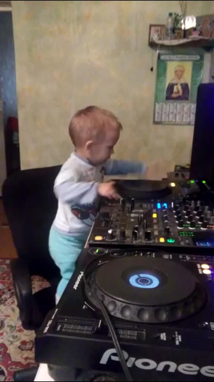 dj малой 2 годика