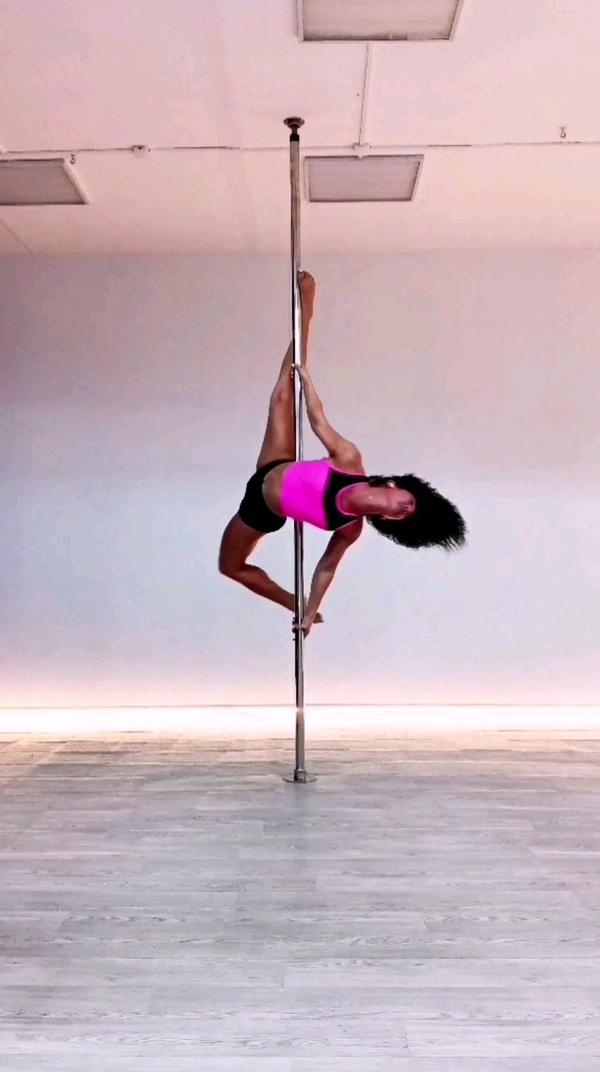 Связка элементов на пилоне (Pole-dance) #poledance #танцы #спорт #гибкость #трюки #пилон