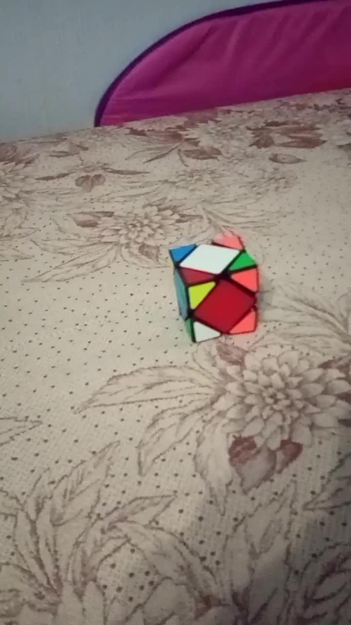 Меня достали постоянно запутывать мои кубики-рубики.