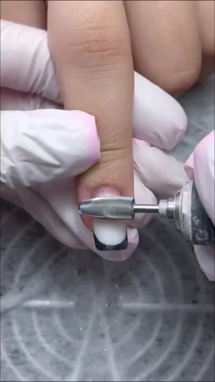 Мрамор на ногтях