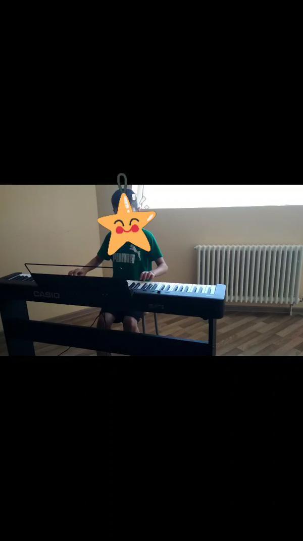 Я играю на пианино 🎹