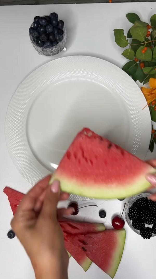 Сервировка летнего стола ) идея для фруктовой тарелки ! #сервировка #Декорстола #нарезки #фрукты