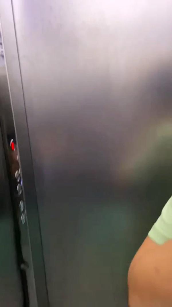 #застряли в лифте