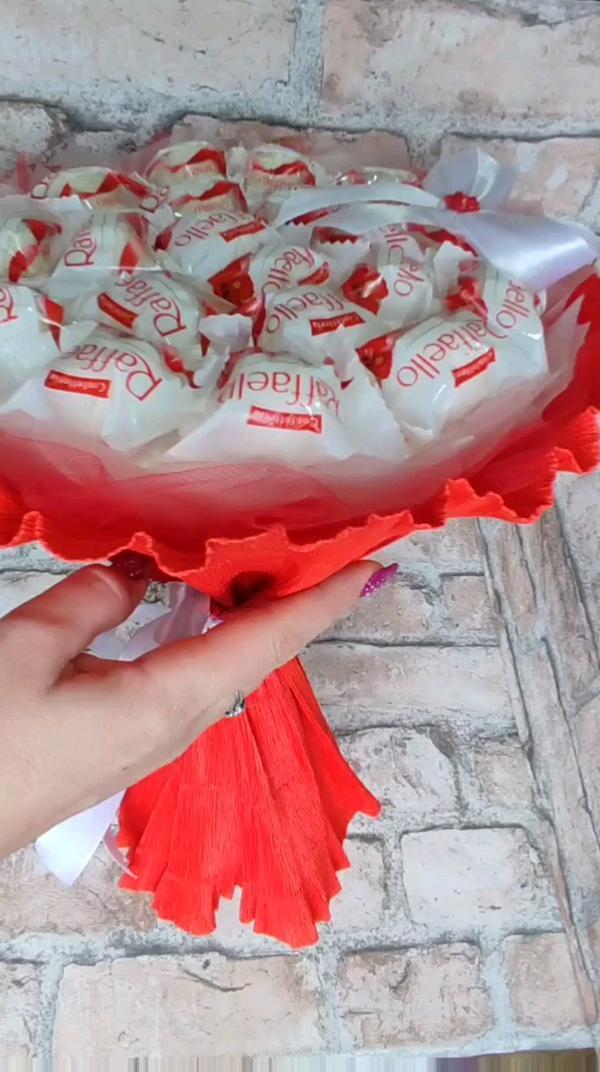 Букет из конфет Рафаэлло!

#подарок#букет#букетизконфет#праздник