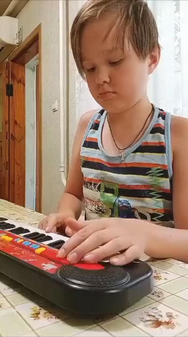 Я играю на пианино электро
